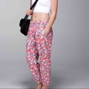 Lulu Floral Pants size 4